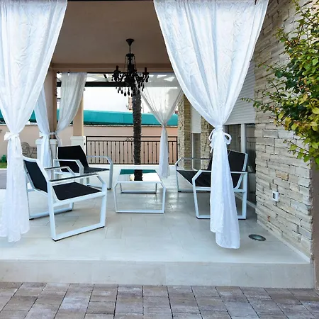 La Vie Villa *